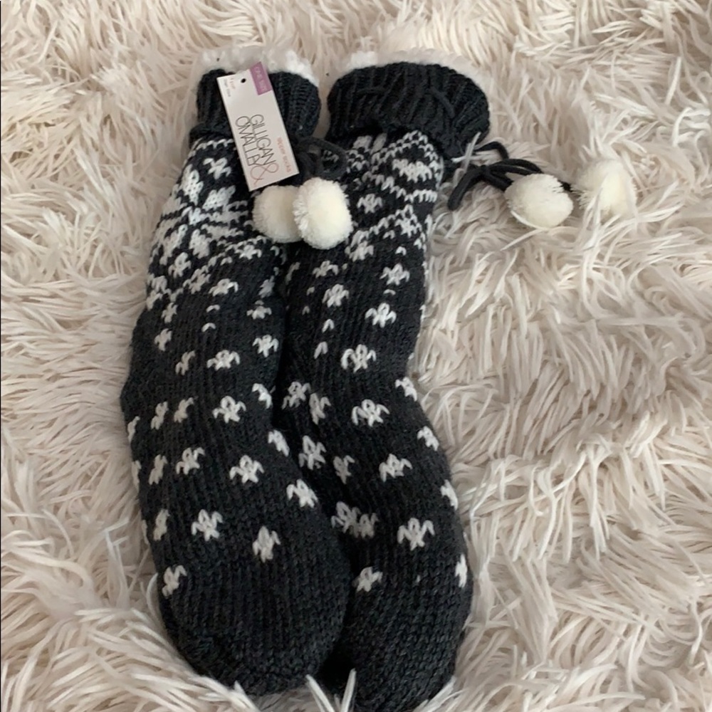 New, never worn fuzzy slipper socks